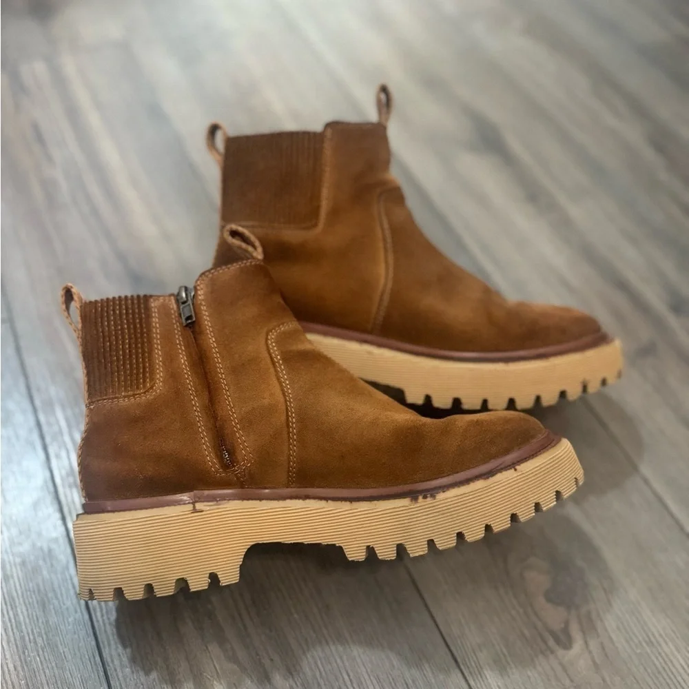 Madewell Brown Suede Lug Sole Chelsea Boots Size 7.5 Leather Zip Side